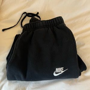 Men’s black jogger sweats